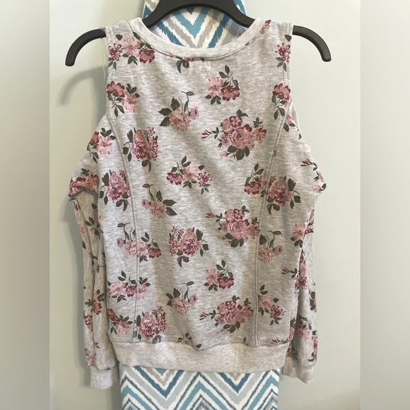 🌸Off Shoulder Sweater Top🌸 - Picture 2 of 2